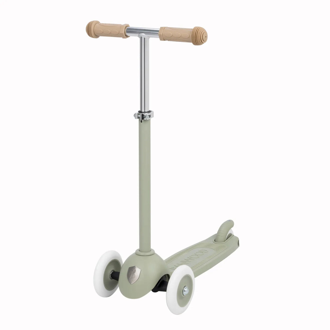 Wooden handlebar with textured grips and Banwood text visible on surface
