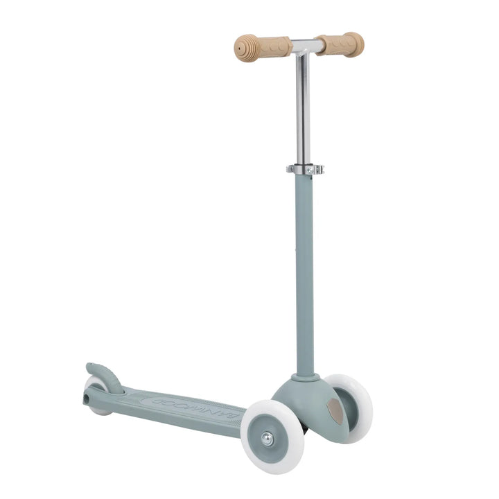 Teal three-wheel scooter with wooden T-bar handlebar and white wheels, front angle view Banwood