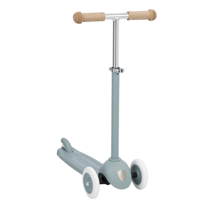 Handlebar overhead view with paired wooden grips and metal adjustment clamp Banwood