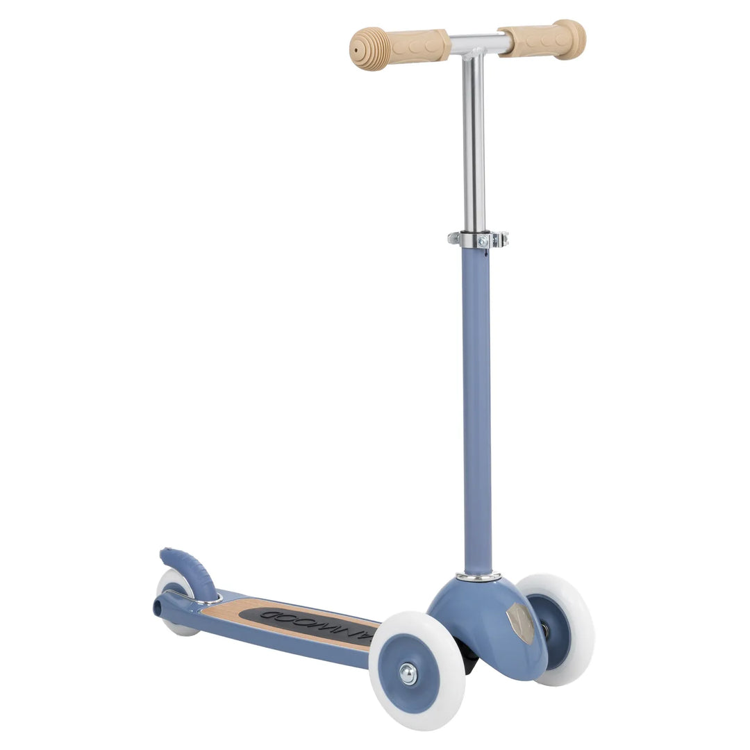 Banwood scooter without basket, showing adjustable wooden T-bar handlebar