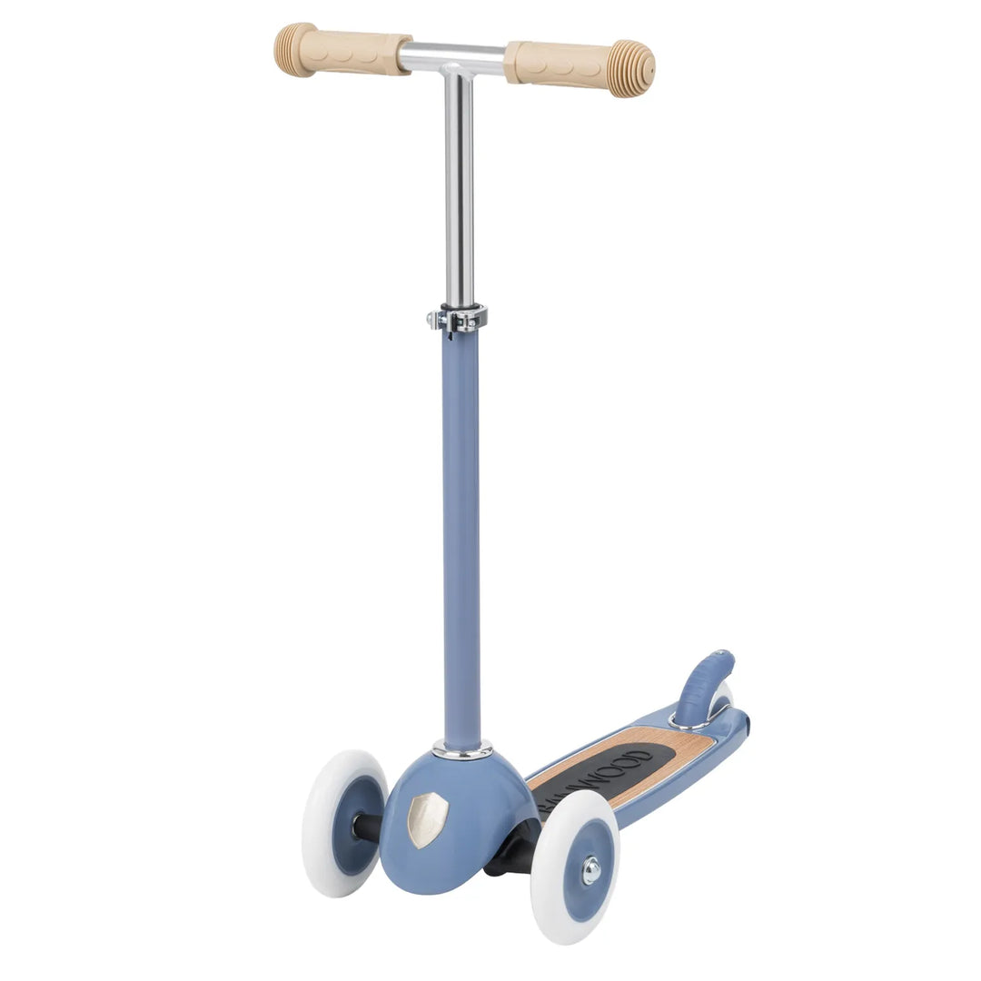 Three-quarter view of Banwood scooter without basket, full profile