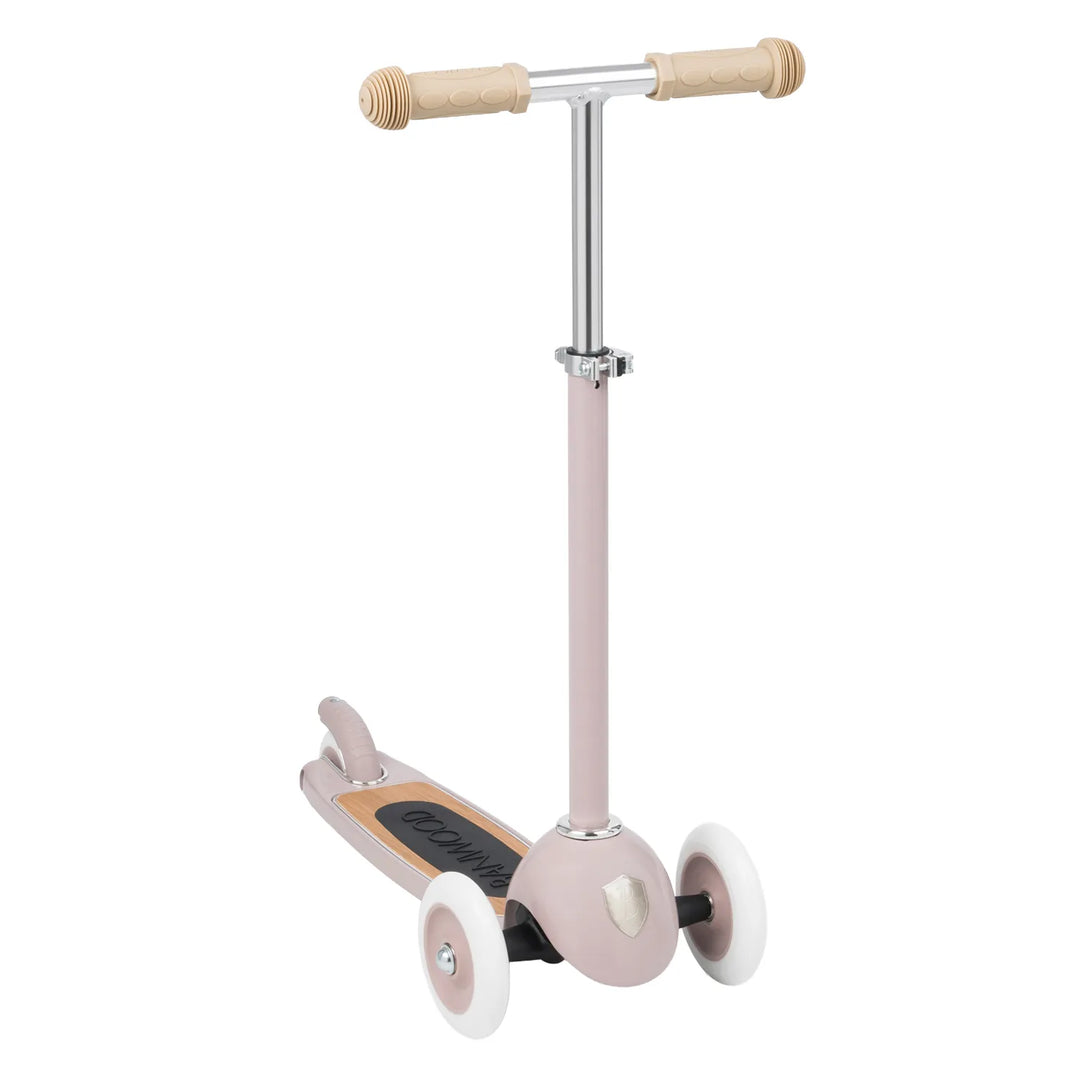 Front wheel steering assembly close-up on Banwood scooter