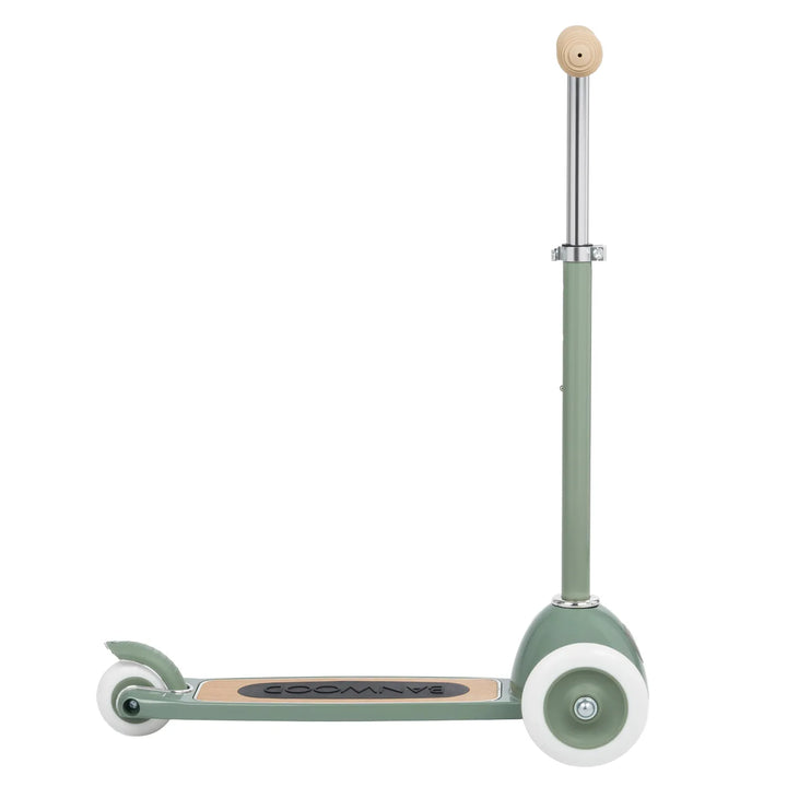 Green scooter three-quarter view with oak deck stripe, plain handlebar, Banwood
