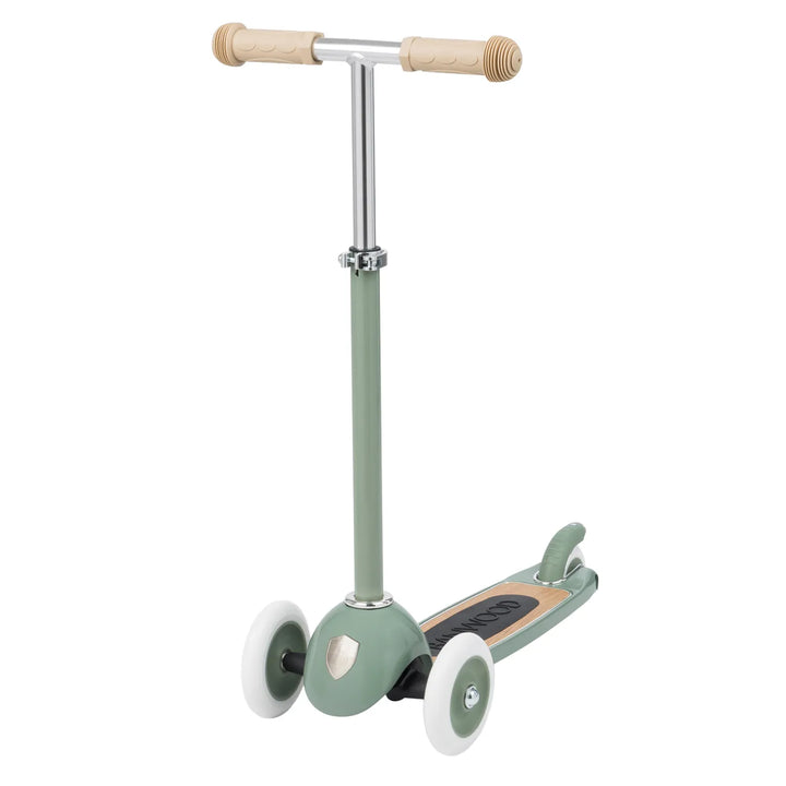 Scooter rear three-quarter view showing dual wheels and wooden grip detail Banwood