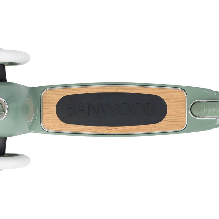 Deck overhead view showing Banwood branding moulded into oak surface