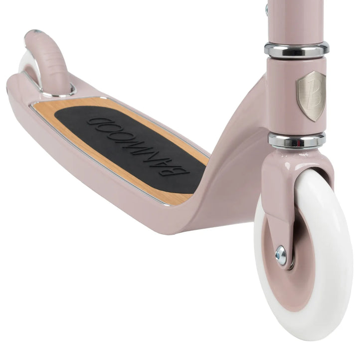 Banwood Maxi Scooter deck detail showing oak base and front wheel assembly