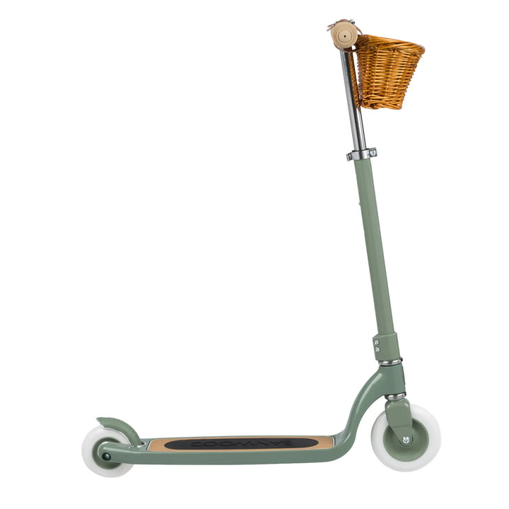 Banwood scooter side view with wicker basket and adjustable handlebar