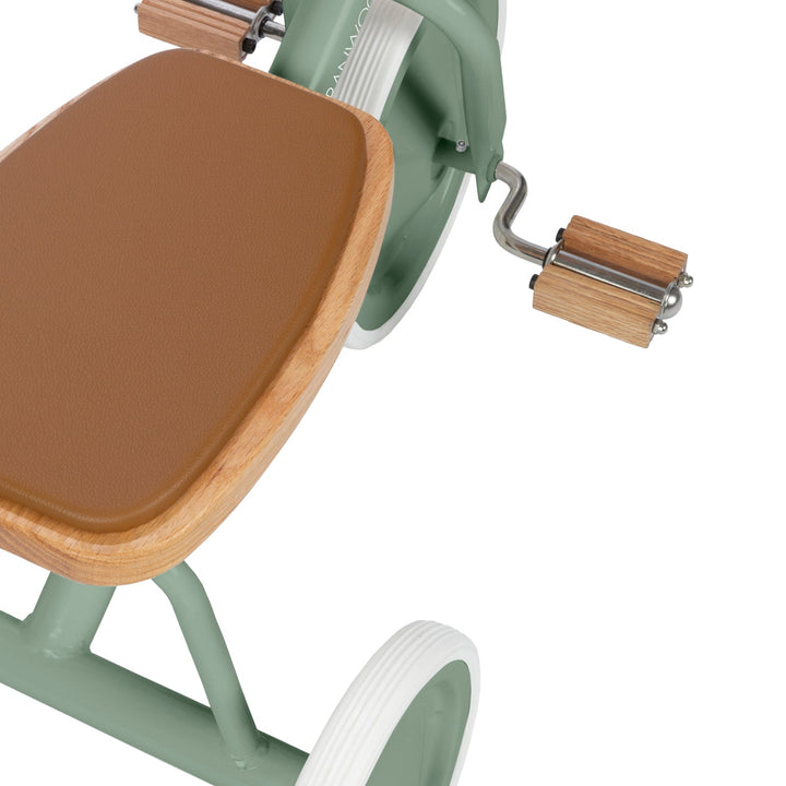 Oak seat with brown vegan leather padding, showing wood grain and frame connection