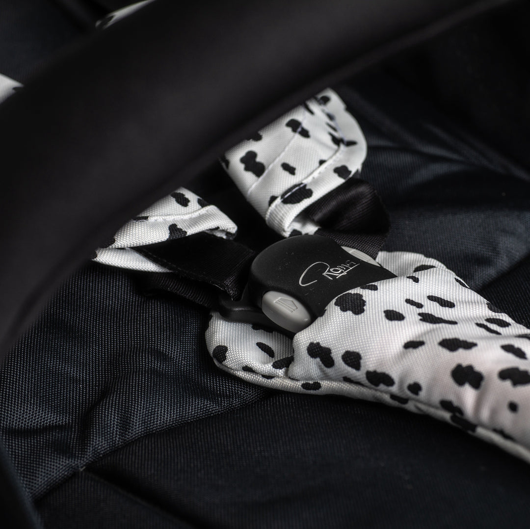 Roma Capsule³ Dalmatian five point harness one-touch button detail