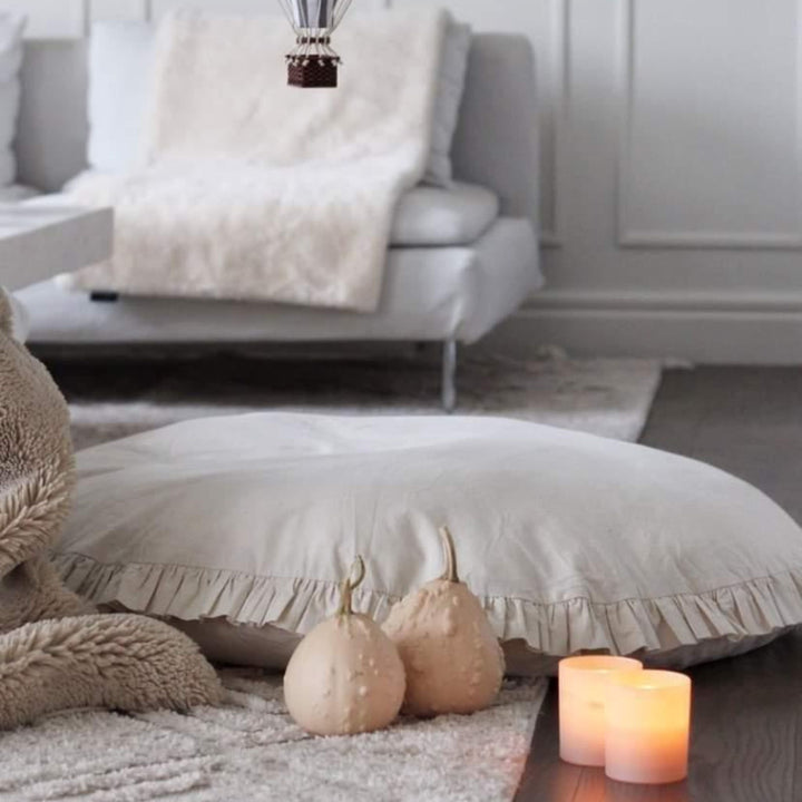 MINICAMP floor cushion with ruffled edges, texture detail