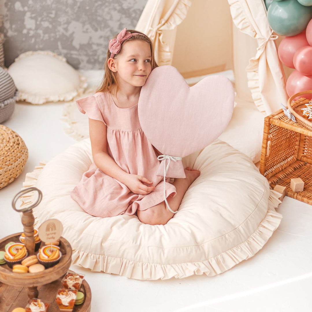 MINICAMP floor cushion with ruffled edges, detail view