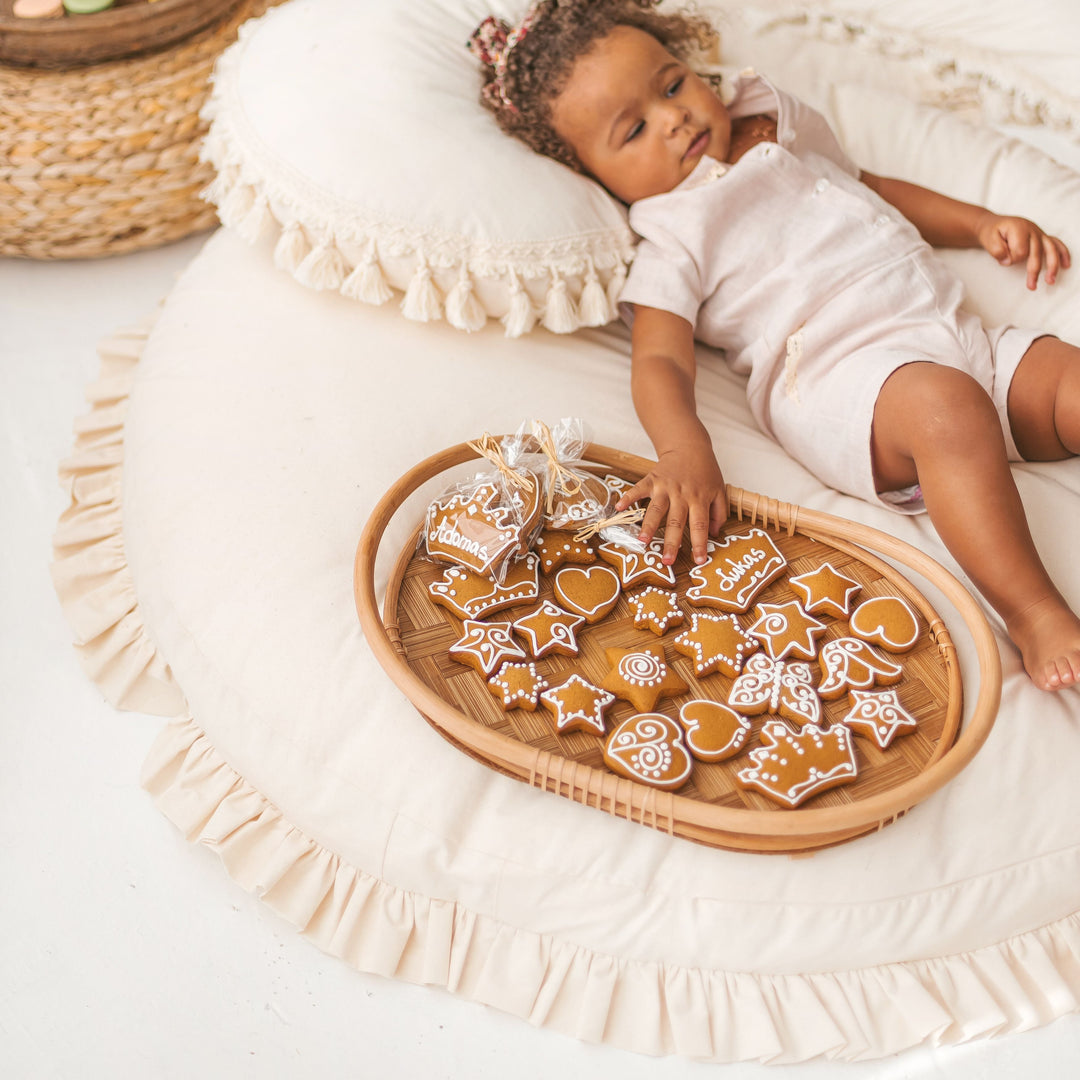 MINICAMP floor cushion with ruffled edges, close-up