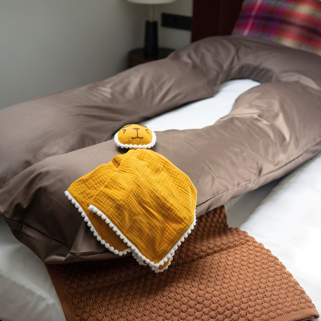 MINICAMP U-shaped comfort pillow in cacao, additional view