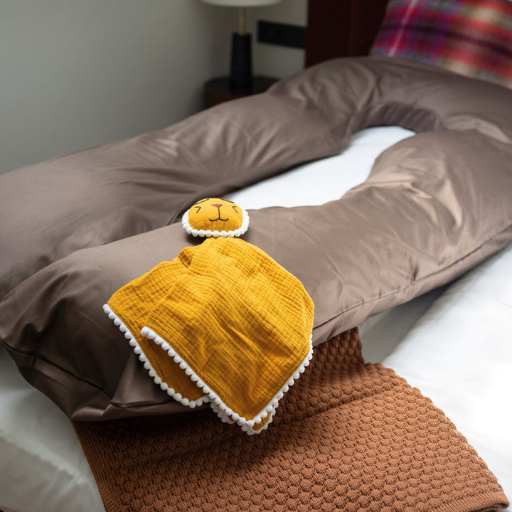 MINICAMP U-shaped comfort pillow in cacao, additional view