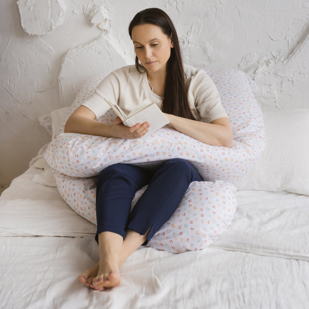 MINICAMP U-shaped maternity pillow in milk white, detail view