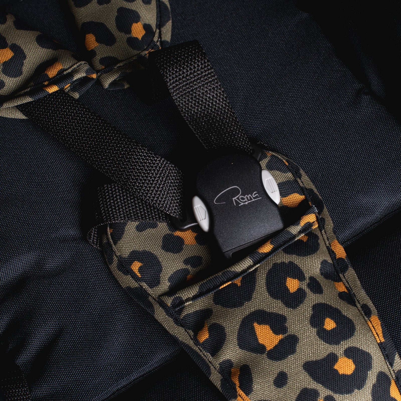 Roma Gemini 2 Colour Pack in Khaki Leopard, harness and shoulder pad detail
