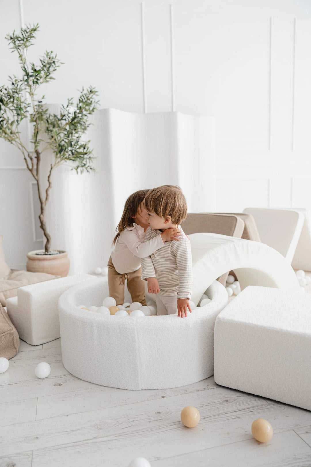 Monio for Kids White Boucle Round Ball Pit