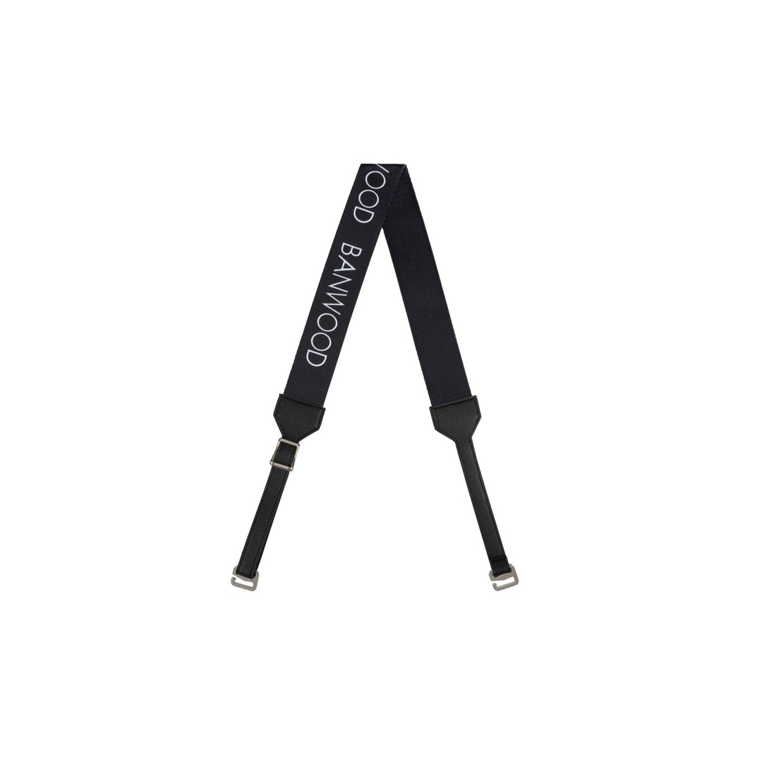 Black carry strap in A-frame layout with Banwood branding text visible