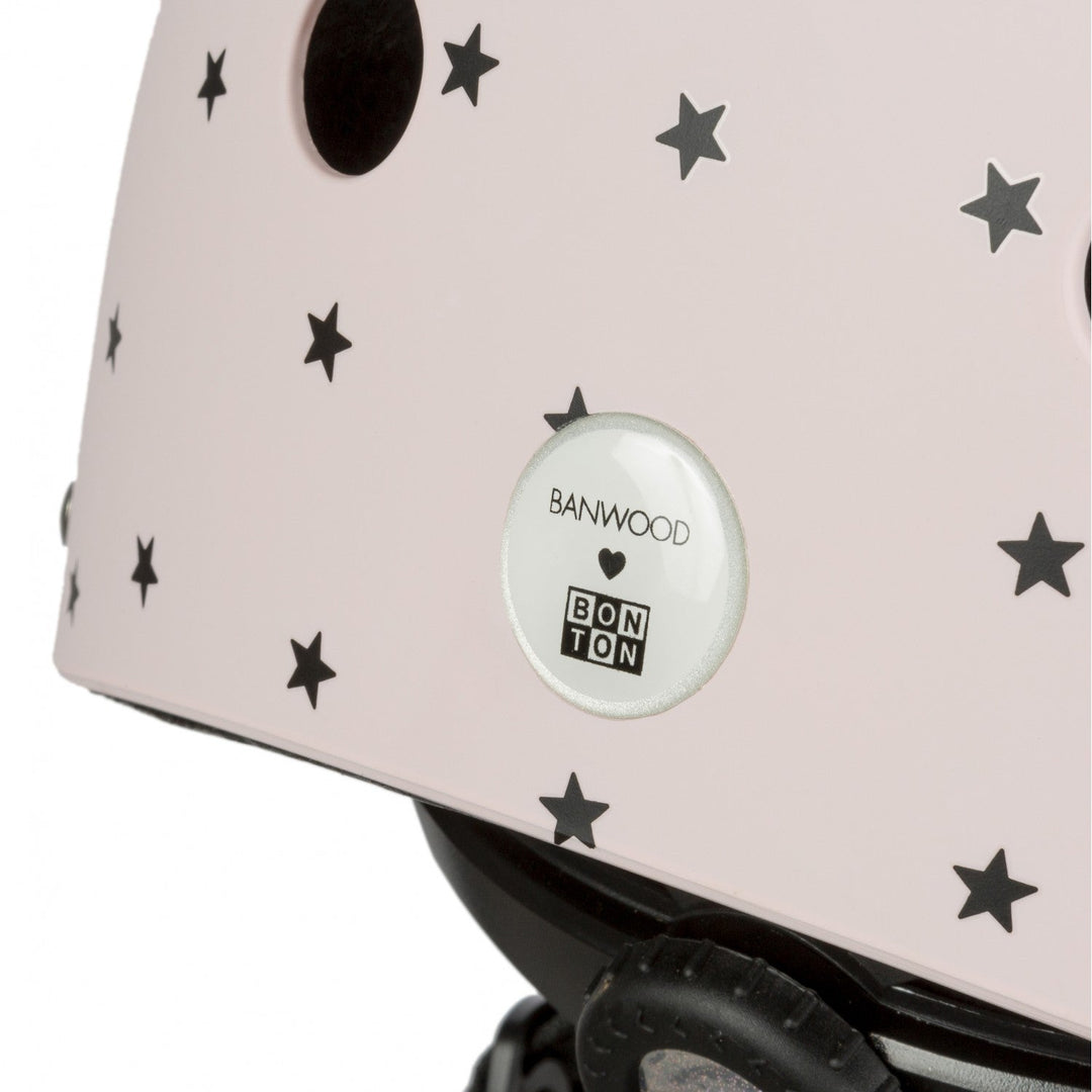Helmet back detail with Banwood and Bonton badge, pink surface with black stars