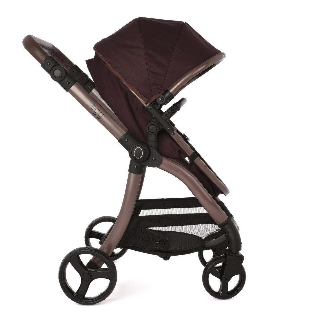 Roma Egg® Dolls Pram in Mulberry, detail view of the wheels and chassis finish