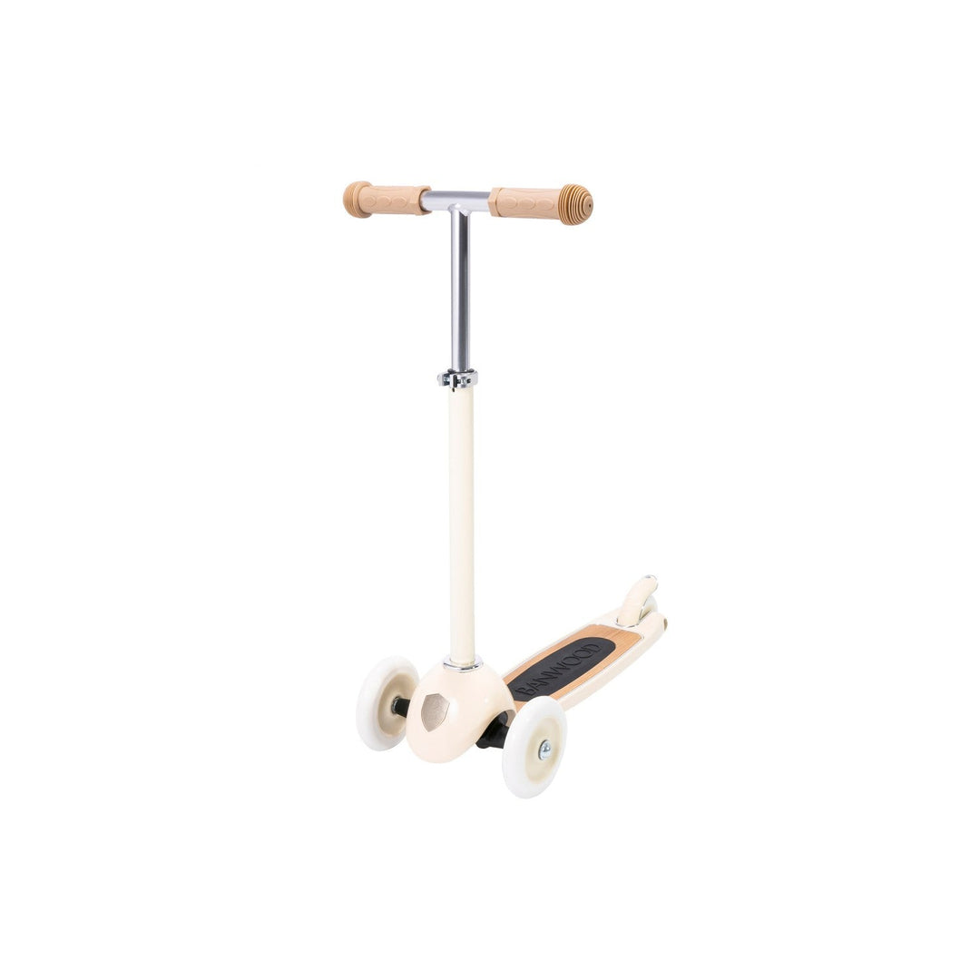 Full three-wheel Banwood scooter view with single vertical steering post and wooden grip
