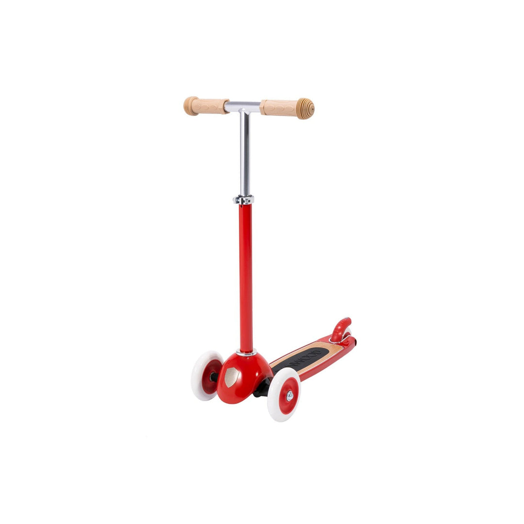 Banwood scooter rear three-quarter view with dual rear wheels and wooden handlebar