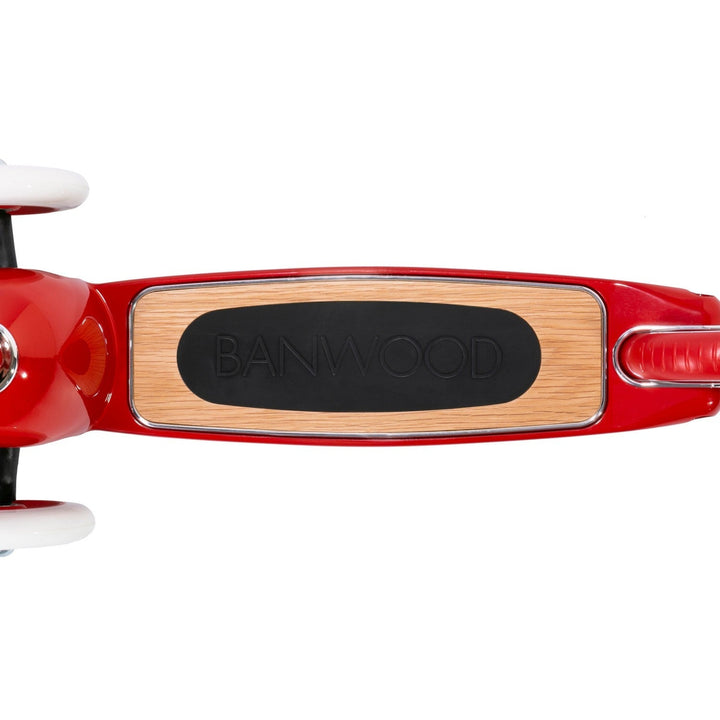 Banwood embossed wooden handlebar grip detail on scooter