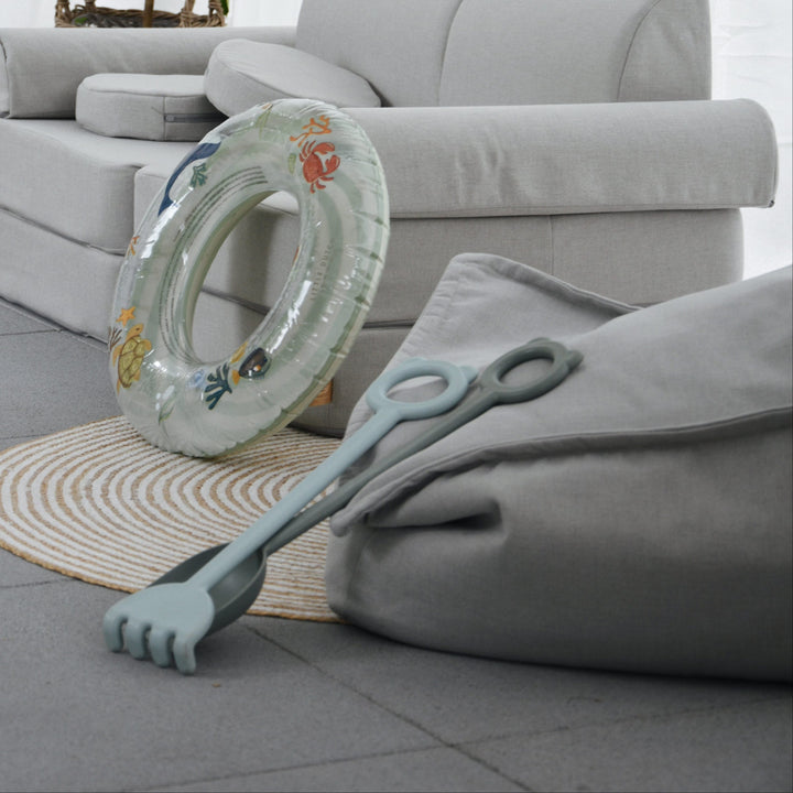 MeowBaby Outzy Sako Bean Bag — lifestyle shot showing outdoor use
