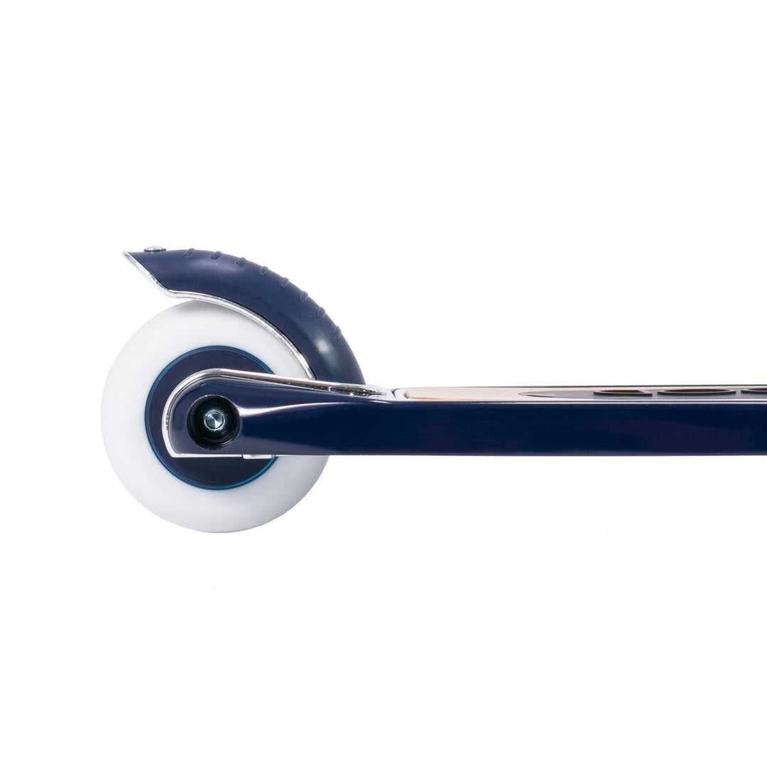 Side profile scooter view with front wheel detail Banwood
